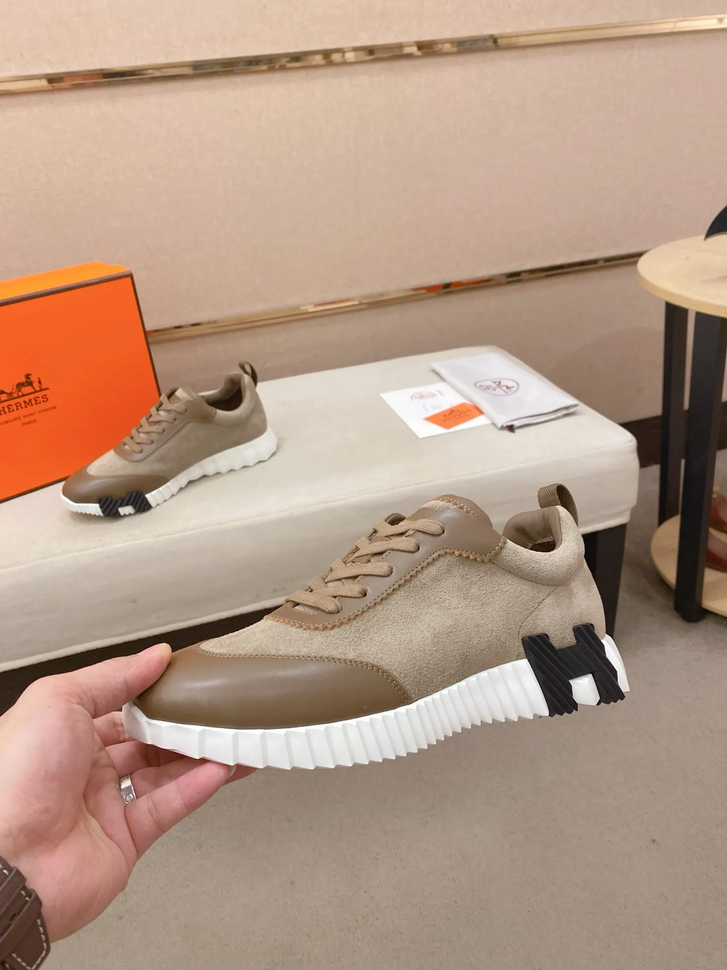Men's clothing and shoes💰: 640💰《HERMES》【Classic Original Version】Hermès; Top 🔝 Purchasing Agency 🔍🔍Men's latest 🇺🇸 counters are on sale simultaneously, original imported from Italy ▲▲First-layer cowhide with suede cowhide ▲▲ (high-end and expensive Qi·Grade) Exquisite workmanship (Italian 🇮🇹Imported water-dyed 🐂cowhide lining) Sole: Original sole provided by the original factory, ⚠️Exclusive double-layer activity·TPR·Rubber·Combined molded outsole; Super·comfortable·wear-resistant·non-slip·environmental protection The real thing is more beautiful if you take the real thing (high quality, follow the order), you can enter and exit the counter at will * Code number: 39·40·41·42·43·44# (can be customized 38.45.46.)